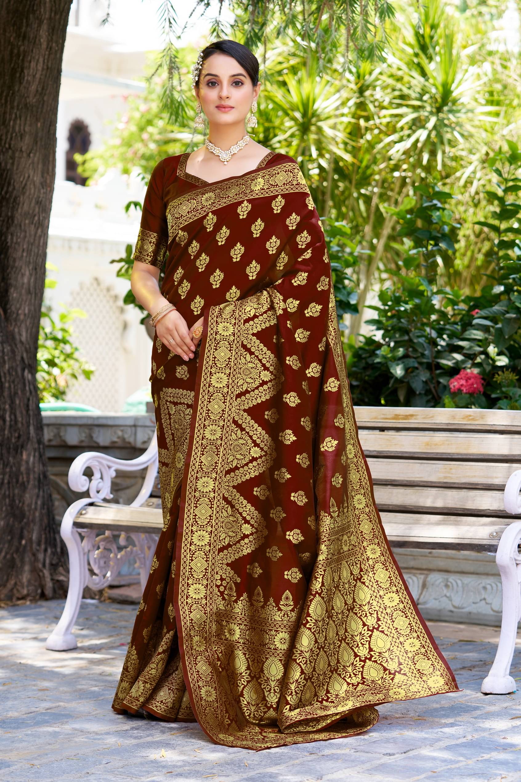     			Sariya Jacquard Woven Saree With Unstitched Blouse Piece ( Maroon )