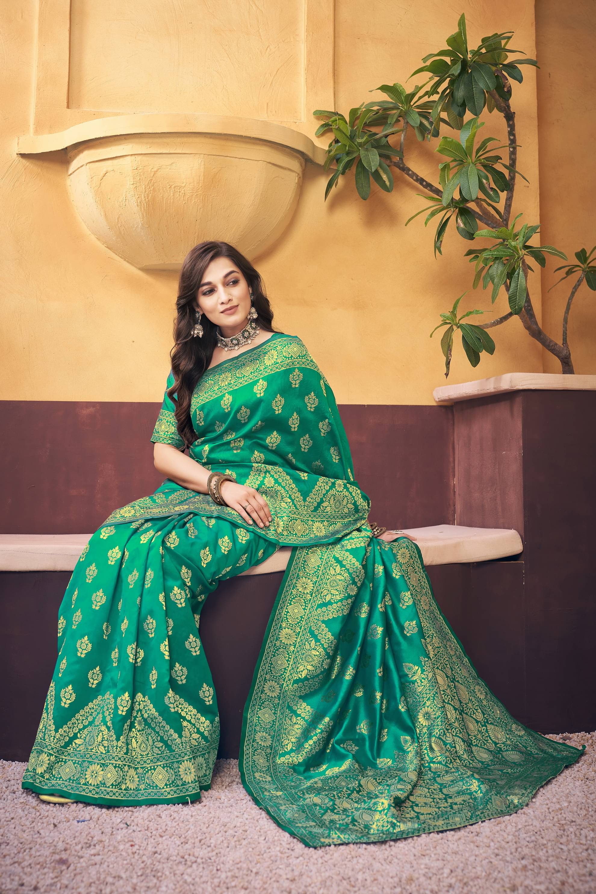 Sariya Jacquard Woven Saree With Unstitched Blouse Piece ( Rama ) Sariya Jacquard Woven Saree With Unstitched Blouse Piece ( Rama )