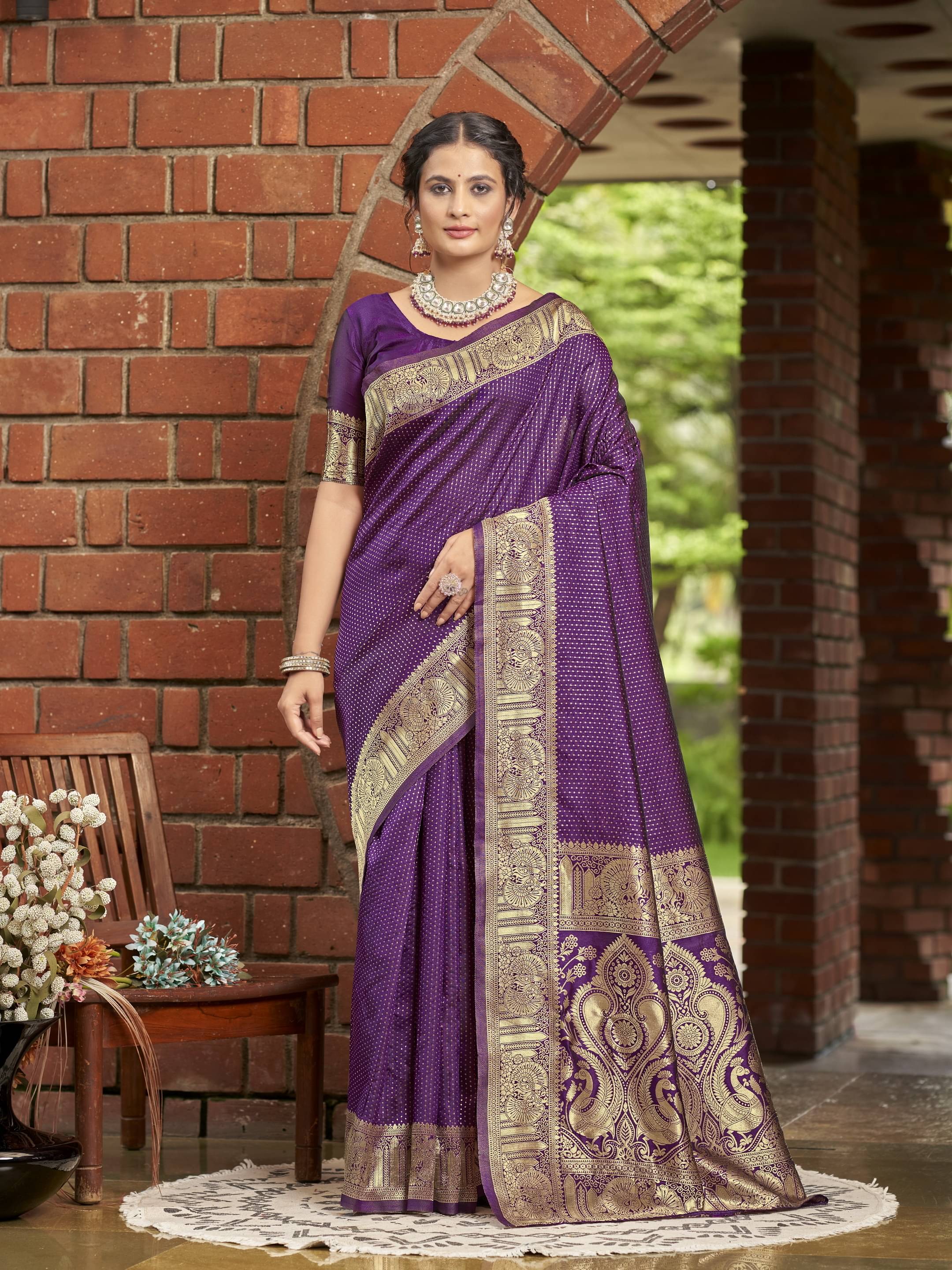     			Sariya Jacquard Woven Saree With Unstitched Blouse Piece ( Wine )