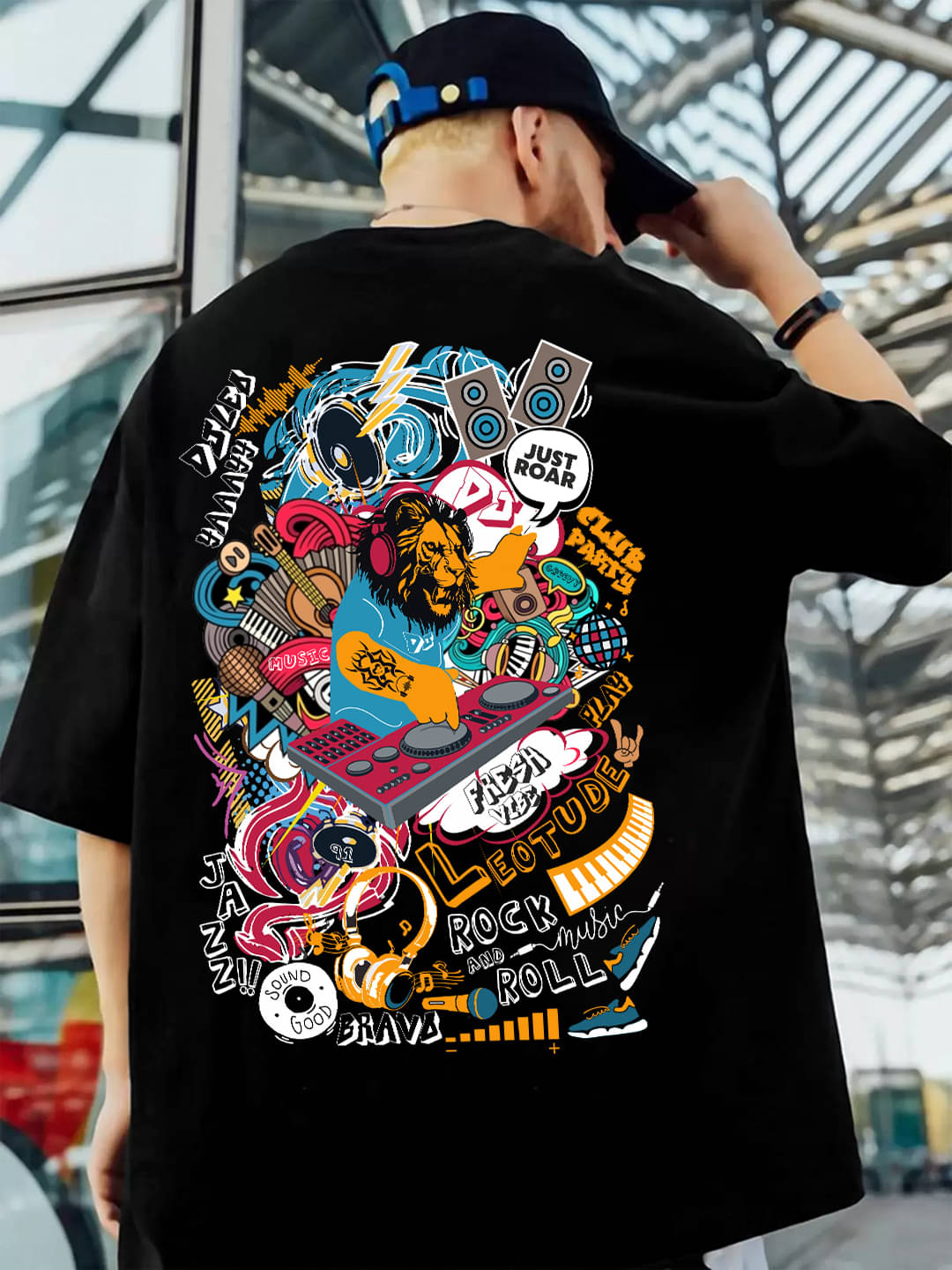     			Leotude Men Cotton Blend Oversized Fit Printed T-Shirt ( Black )