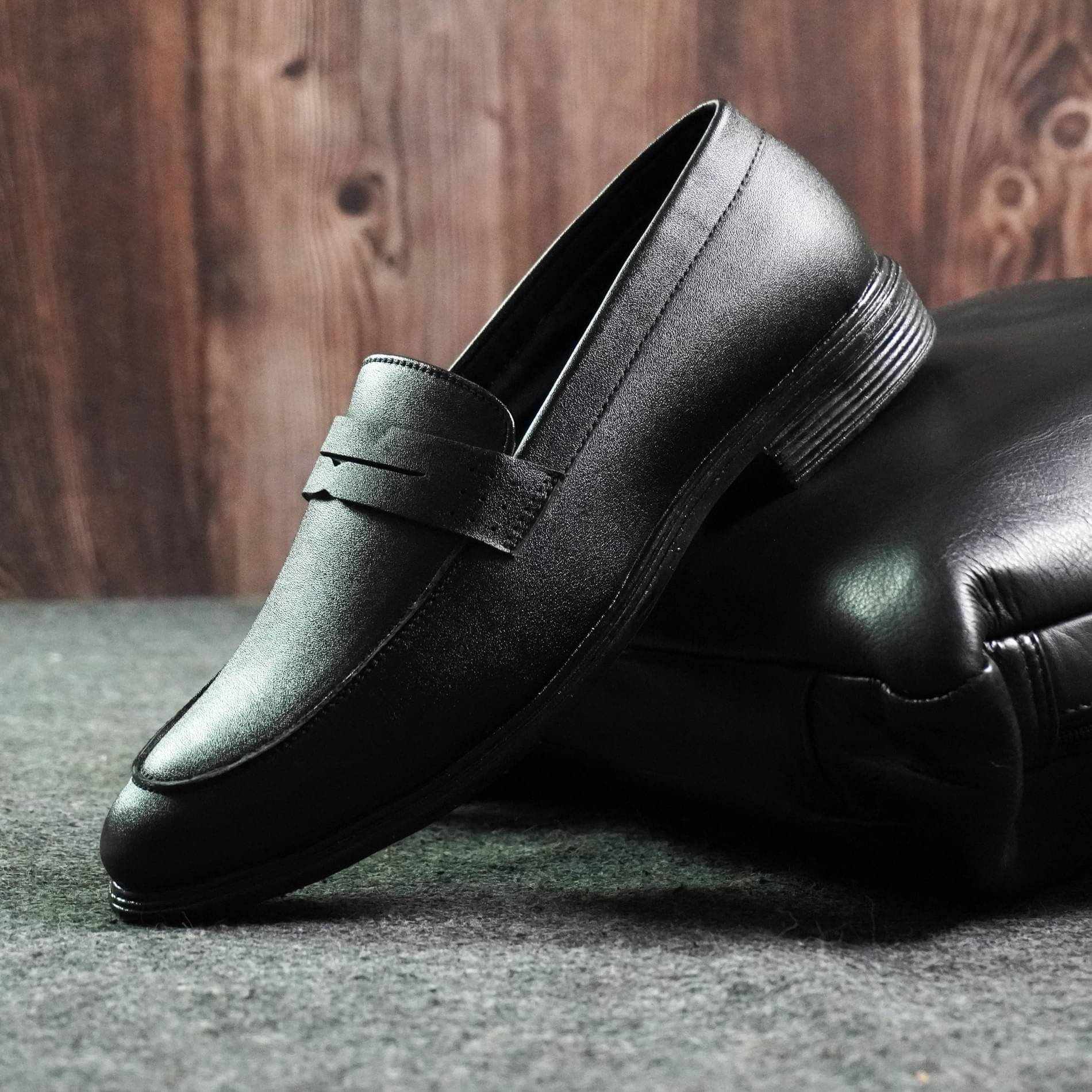     			ROBBIE JONES Black Men's Mocassin Formal Shoes