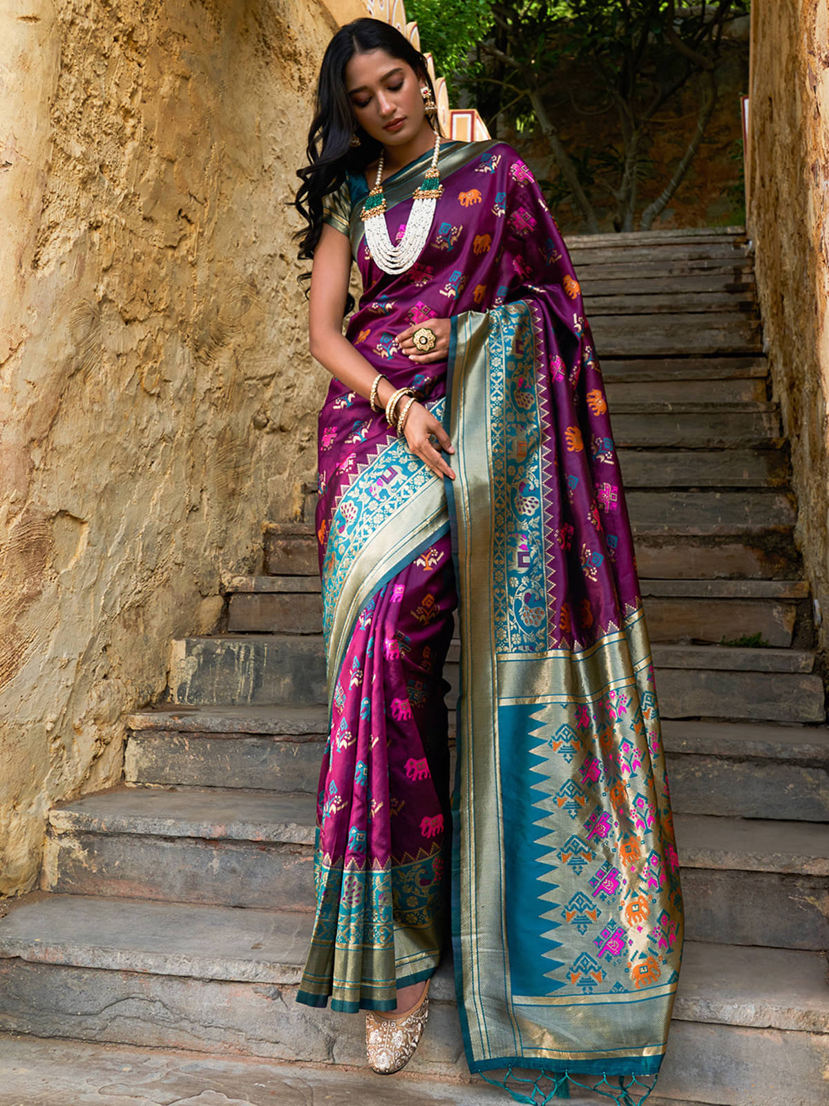     			Anekha Silk Blend Woven Saree With Unstitched Blouse Piece ( Wine )