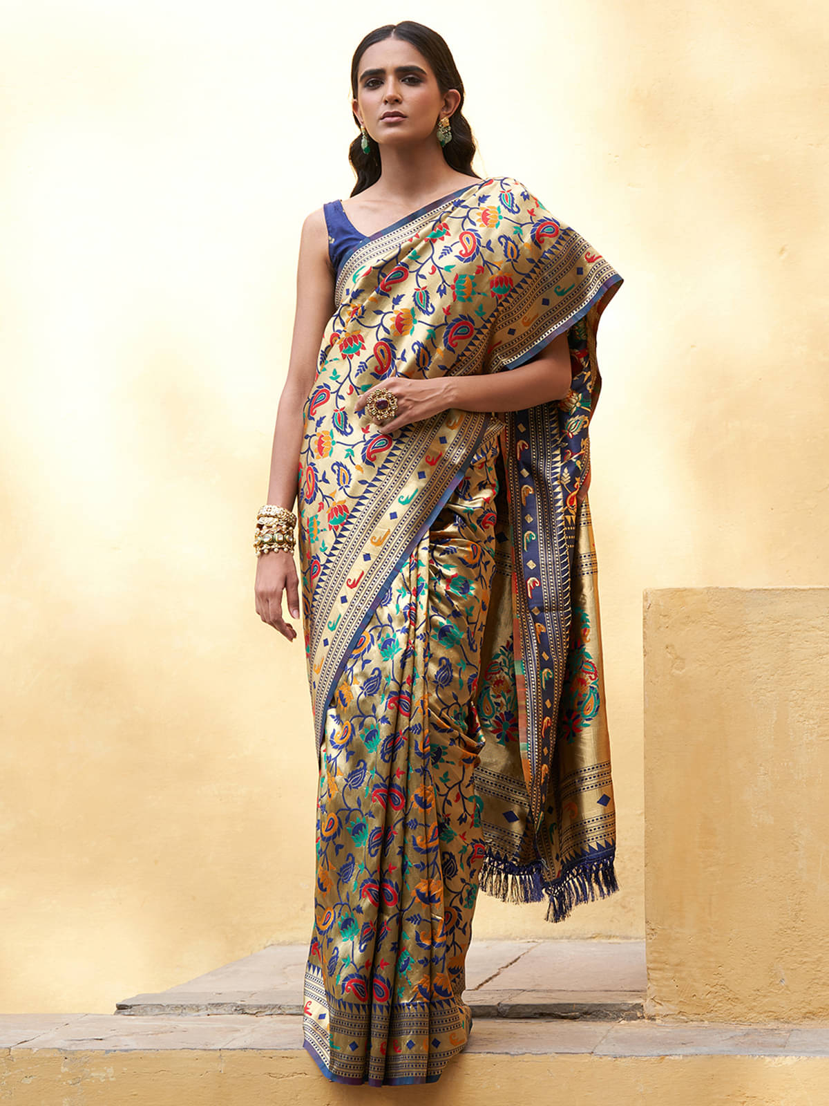     			Anekha Silk Blend Woven Saree With Unstitched Blouse Piece ( Gold )