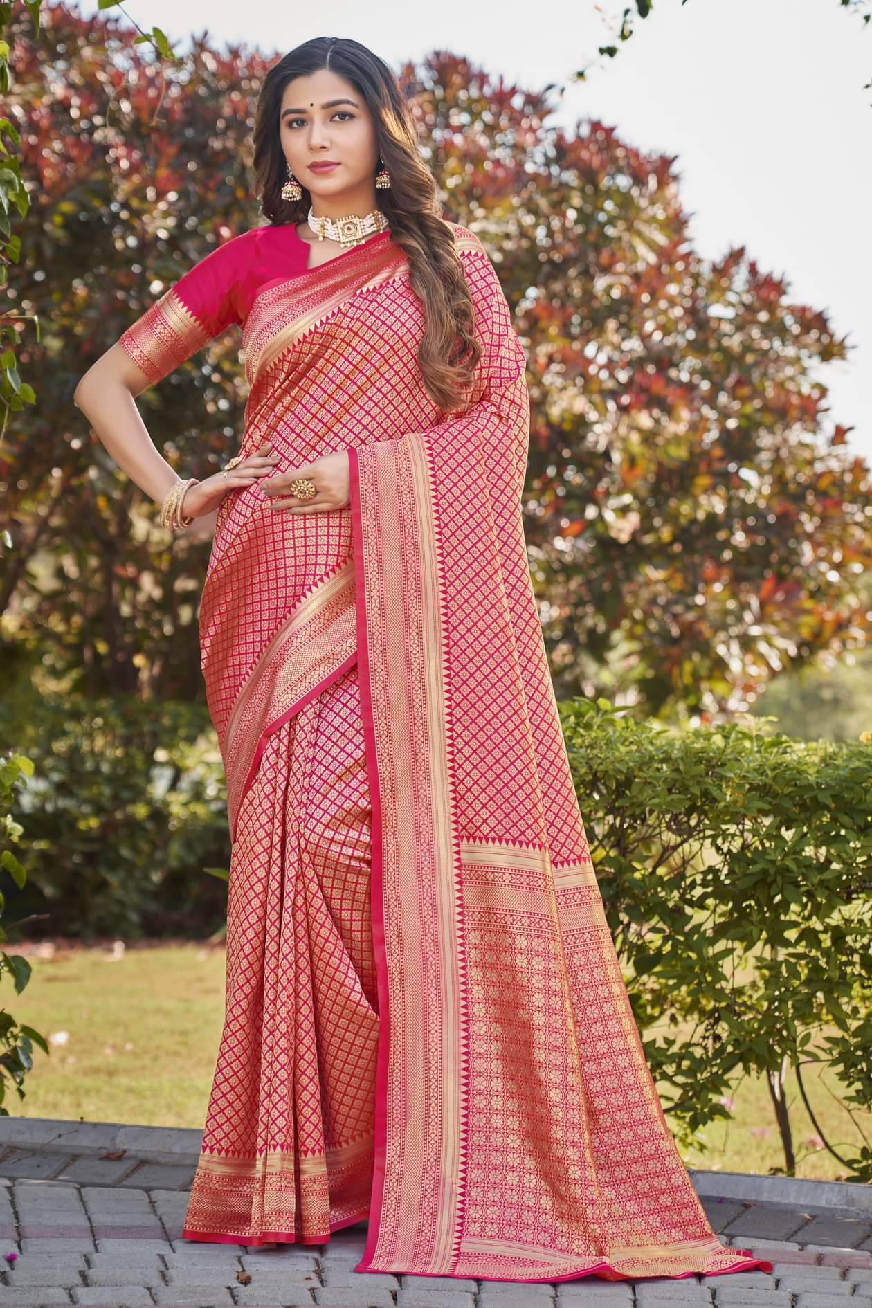 Sariya Jacquard Woven Saree With Unstitched Blouse Piece ( Pink ) Sariya Jacquard Woven Saree With Unstitched Blouse Piece ( Pink )