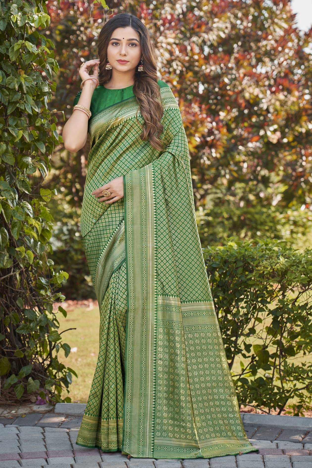 Sariya Jacquard Woven Saree With Unstitched Blouse Piece ( Green )     			Sariya Jacquard Woven Saree With Unstitched Blouse Piece ( Green )