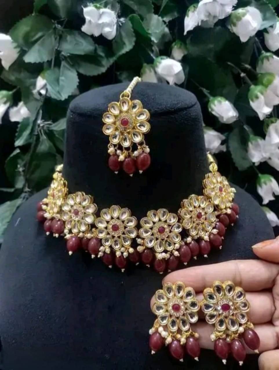     			UNNATI JEWEL Maroon Alloy Necklace Set ( Pack of 1 )