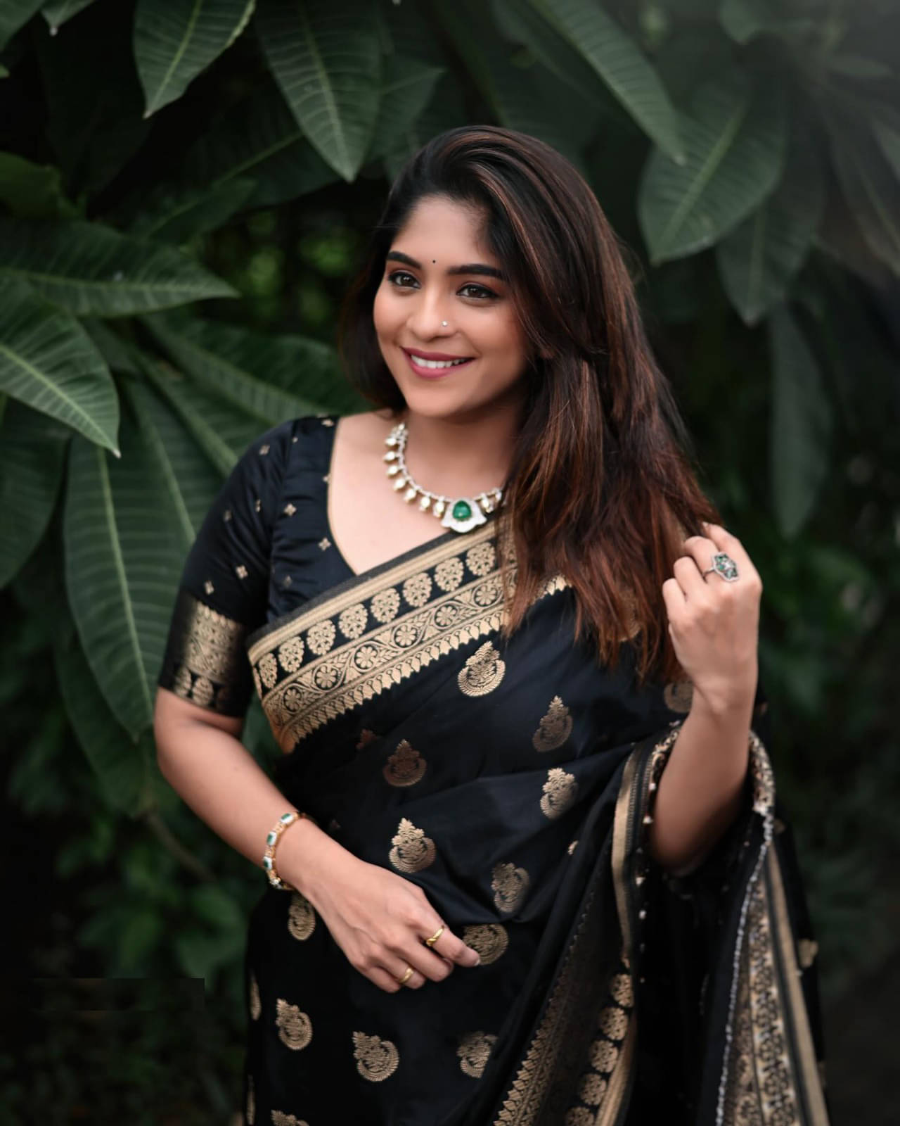 Aika Silk Embellished Saree With Unstitched Blouse Piece ( Black )     			Aika Silk Embellished Saree With Unstitched Blouse Piece ( Black )