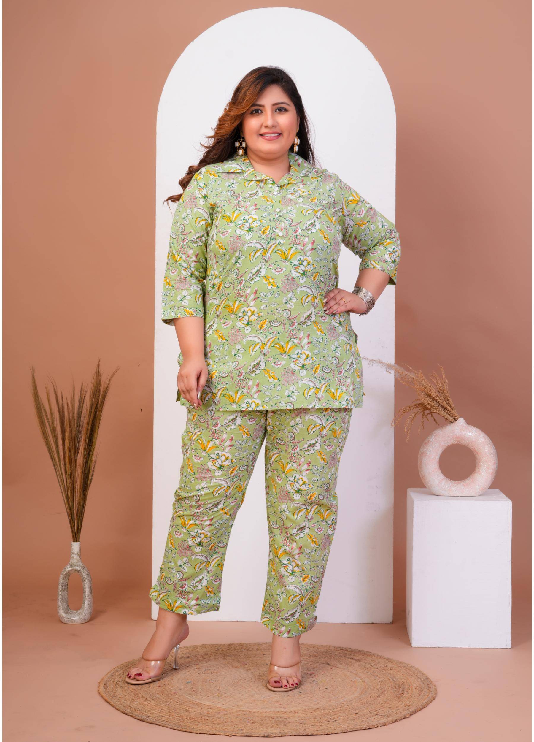     			Vashineh Women Printed Kurta With Trousers Co-Ord Set ( Green )