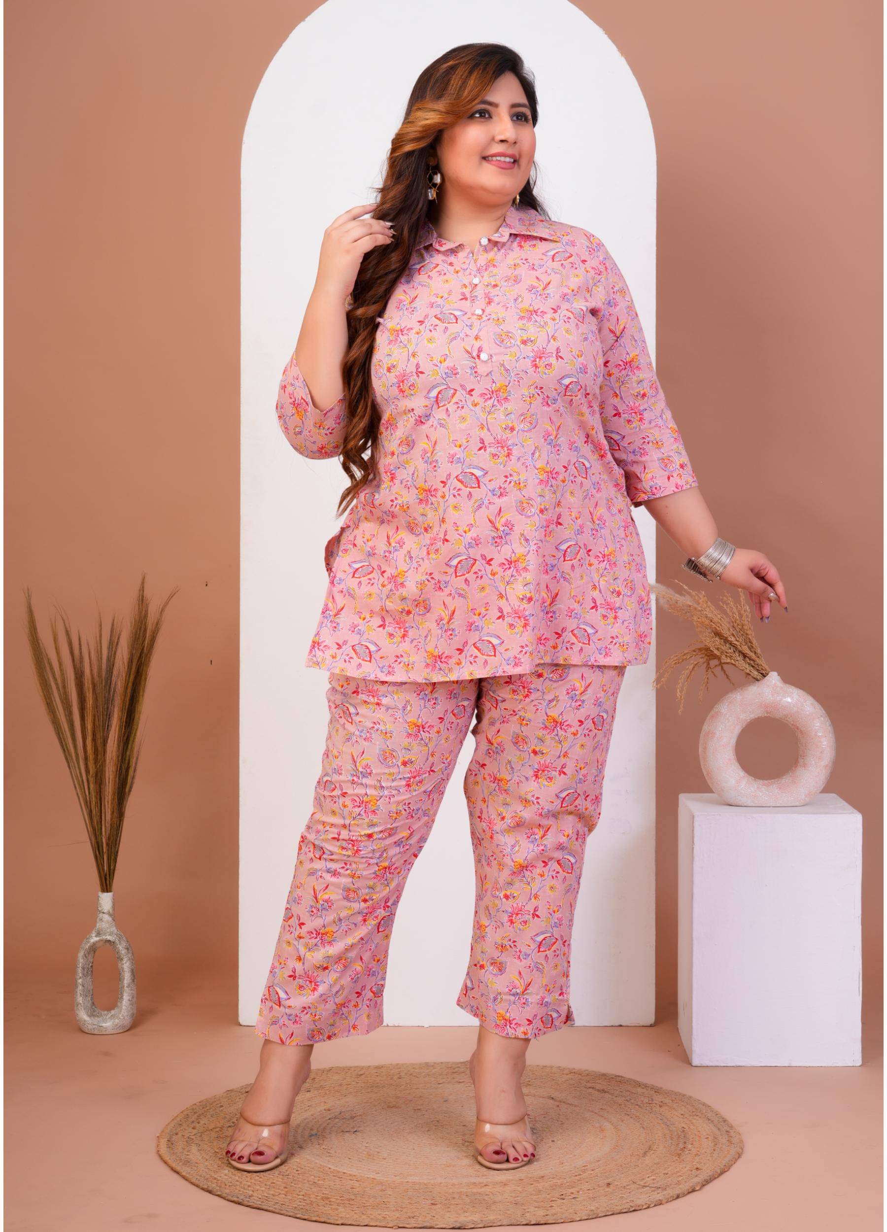     			Vashineh Women Printed Kurta With Trousers Co-Ord Set ( Pink )