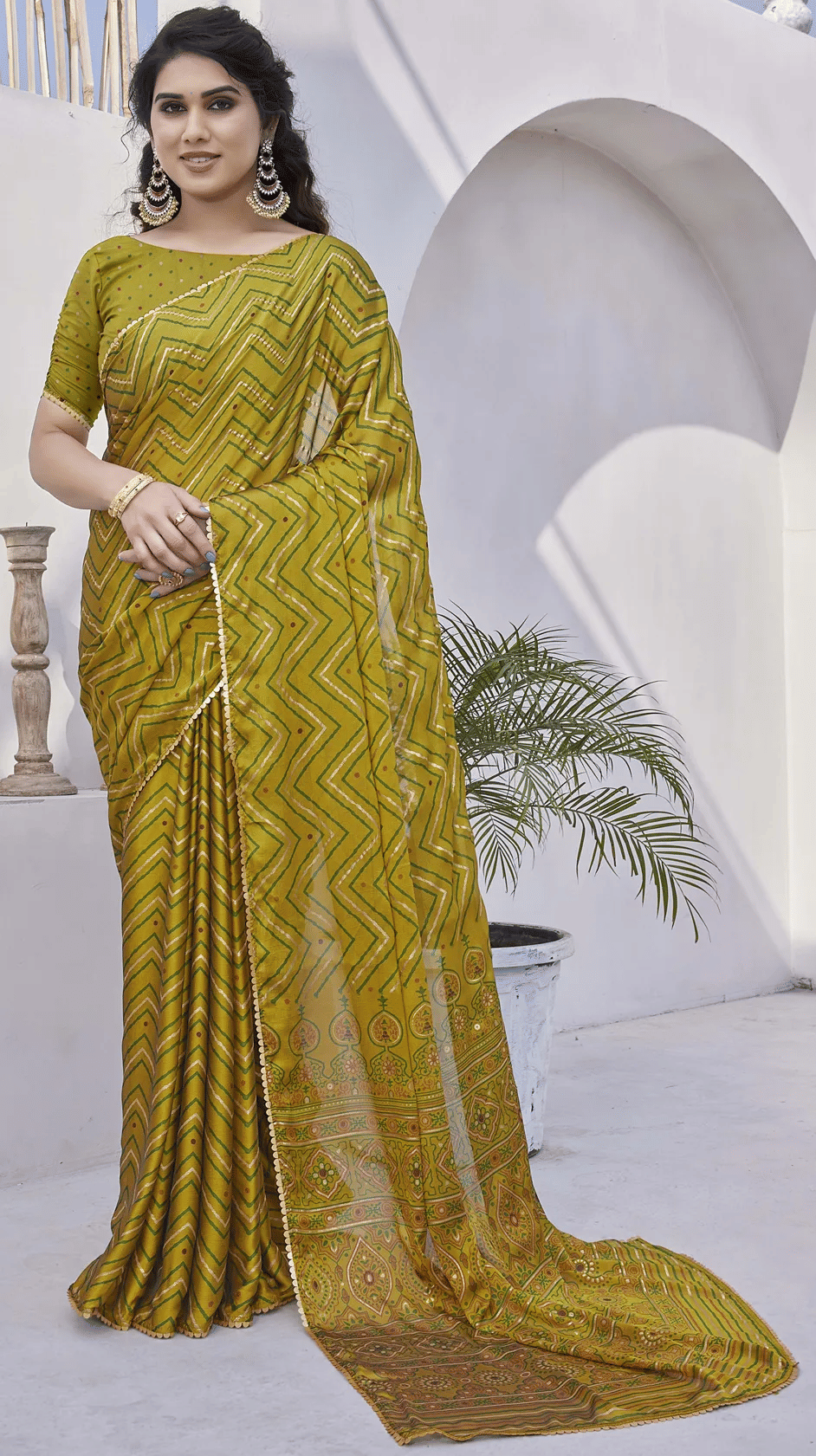 BLEESBURY Chiffon Printed Saree With Unstitched Blouse Piece ( Gold ) BLEESBURY Chiffon Printed Saree With Unstitched Blouse Piece ( Gold )