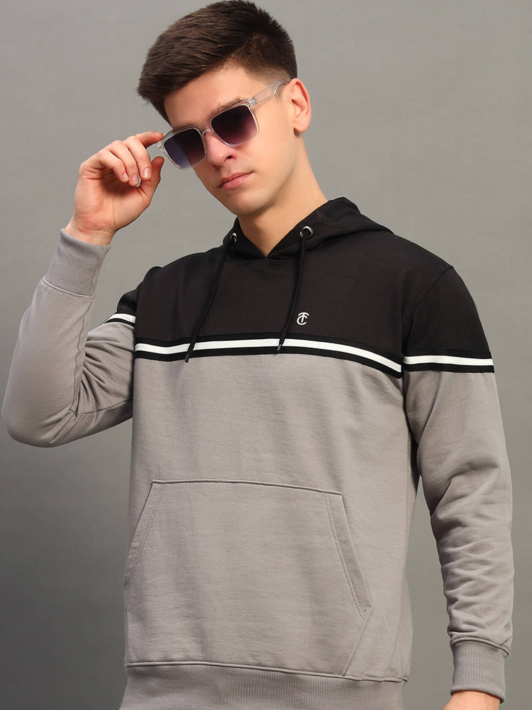 THE CASUALS Cotton Blend Hooded Men's Sweatshirt - Grey ( Pack of 1 ) THE CASUALS Cotton Blend Hooded Men's Sweatshirt - Grey ( Pack of 1 )