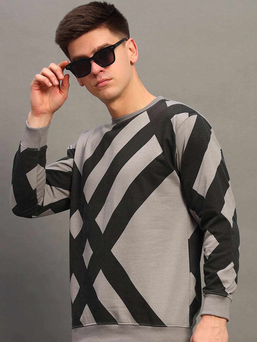 THE CASUALS Cotton Blend Round Neck Men's Sweatshirt - Grey ( Pack of 1 )     			THE CASUALS Cotton Blend Round Neck Men's Sweatshirt - Grey ( Pack of 1 )