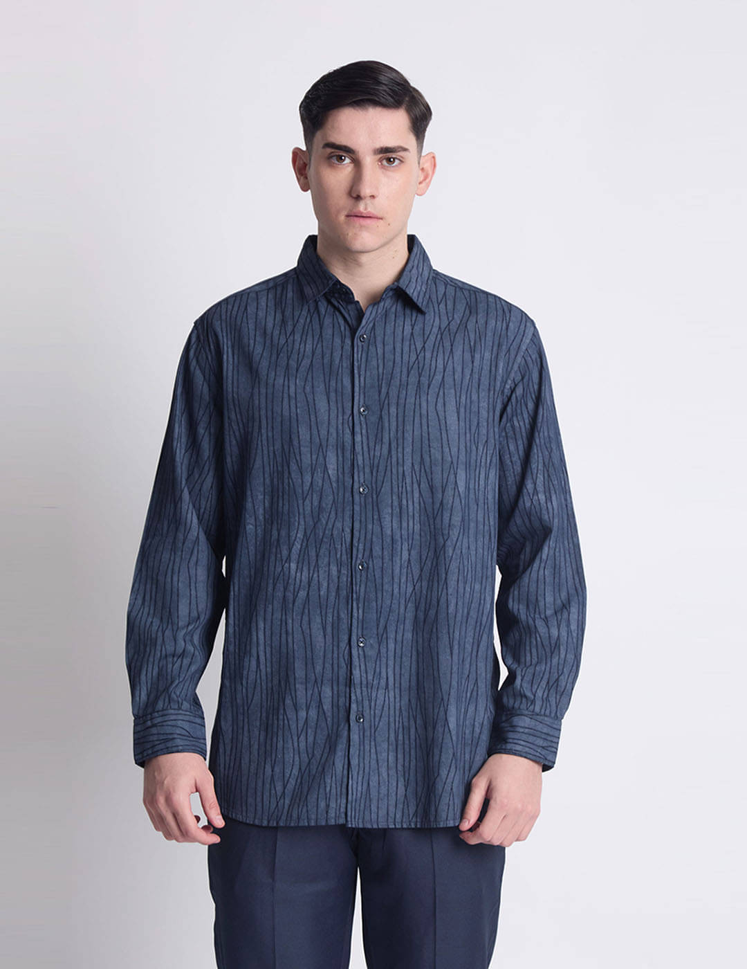     			IVOC Men Relaxed Spread Collar Vertical Striped Cotton Relaxed Fit Casual Shirt
