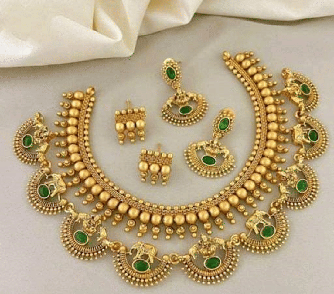 RIENTA JWL Green Alloy Necklace Set ( Pack of 1 )