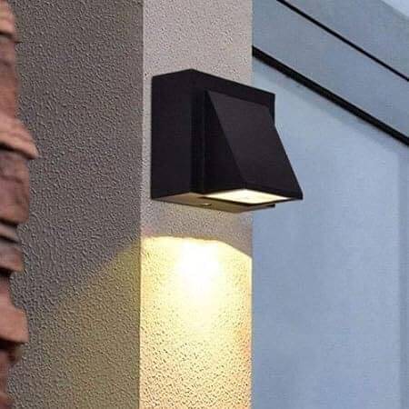     			Spark World Black Down Light Wall Lamp ( Pack of 1 )