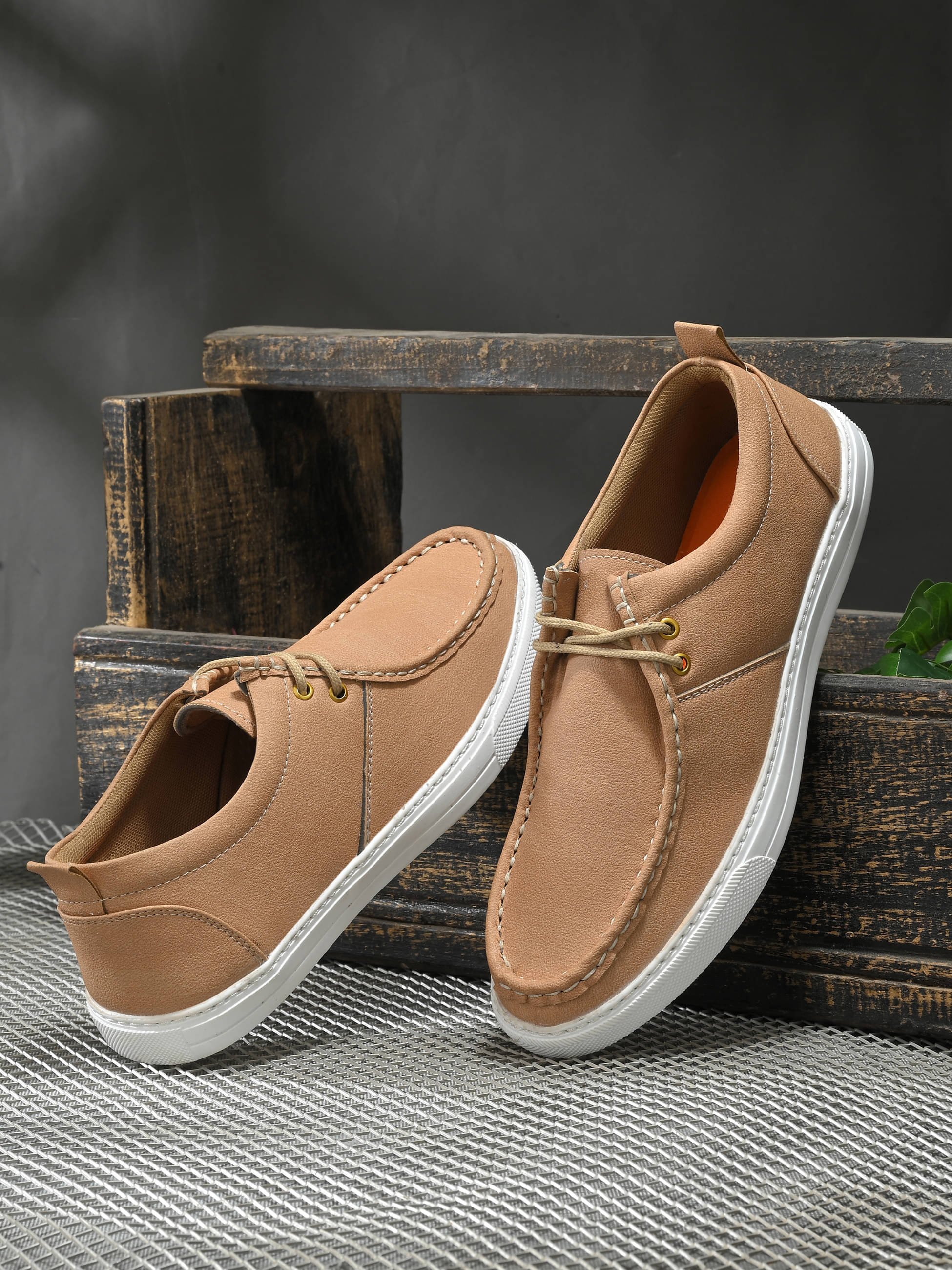     			server Casual Shoes Tan Men's Boat Shoes