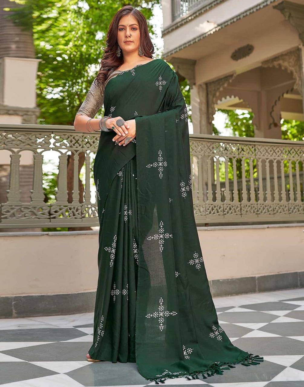     			A TO Z CART Silk Blend Printed Saree With Unstitched Blouse Piece ( Green )