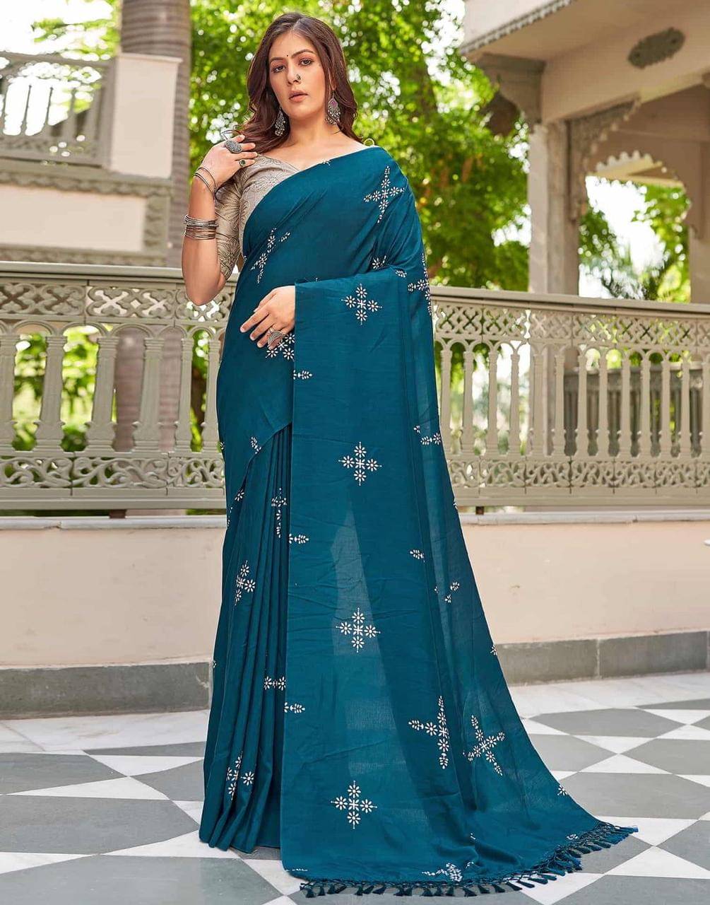 Aika Silk Blend Printed Saree With Unstitched Blouse Piece ( Turquoise ) Aika Silk Blend Printed Saree With Unstitched Blouse Piece ( Turquoise )