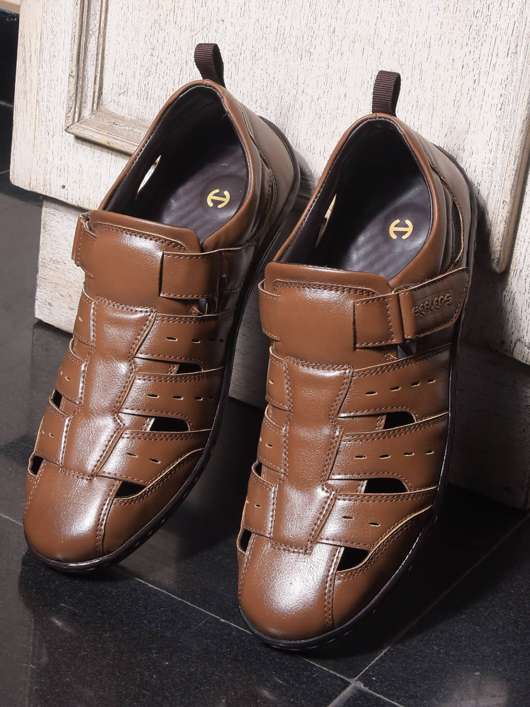     			Liberty - Tan Men's Sandals