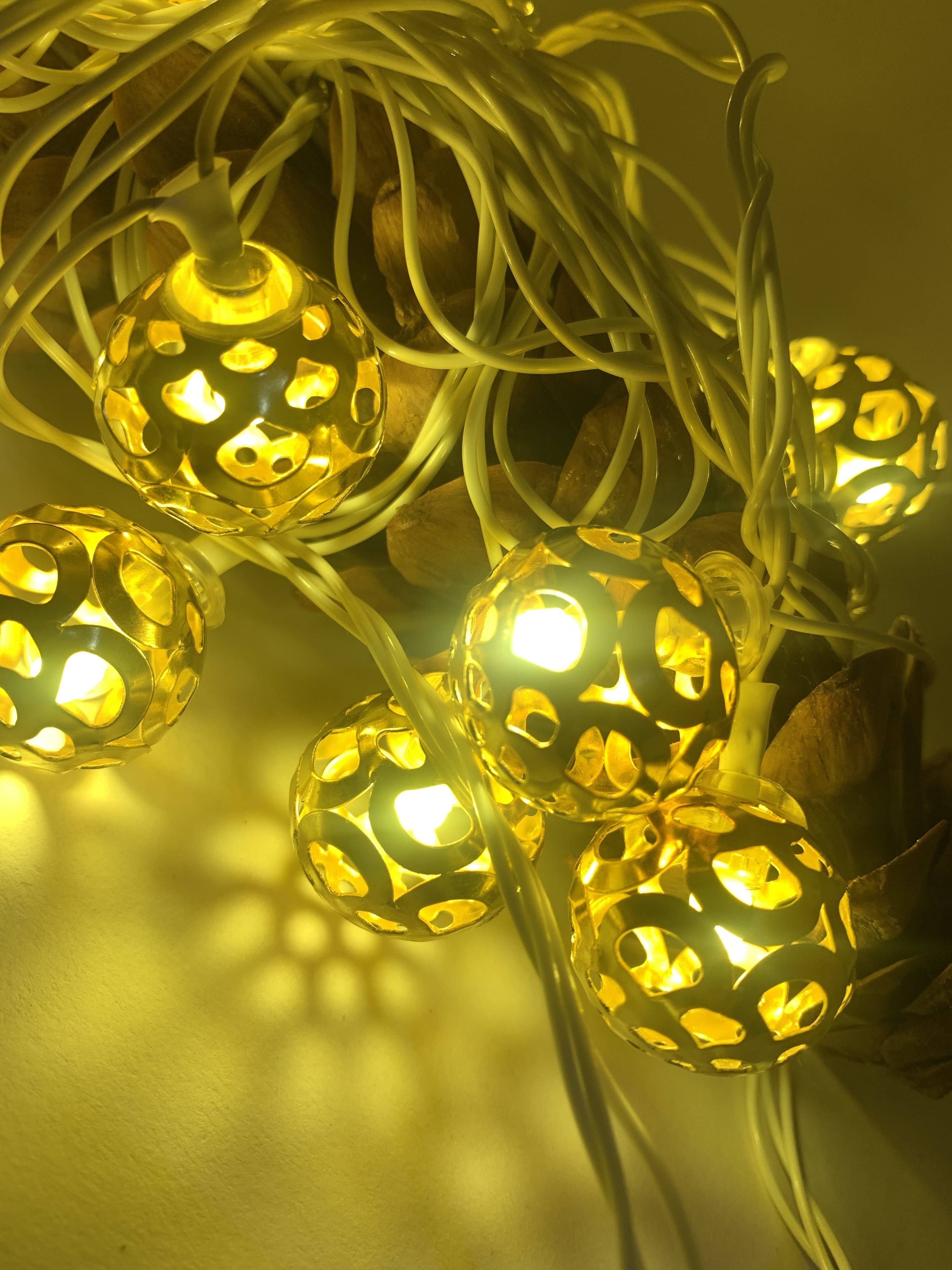     			SPARKWORLD Gold 1Mtr String Light ( Pack Of 1 )