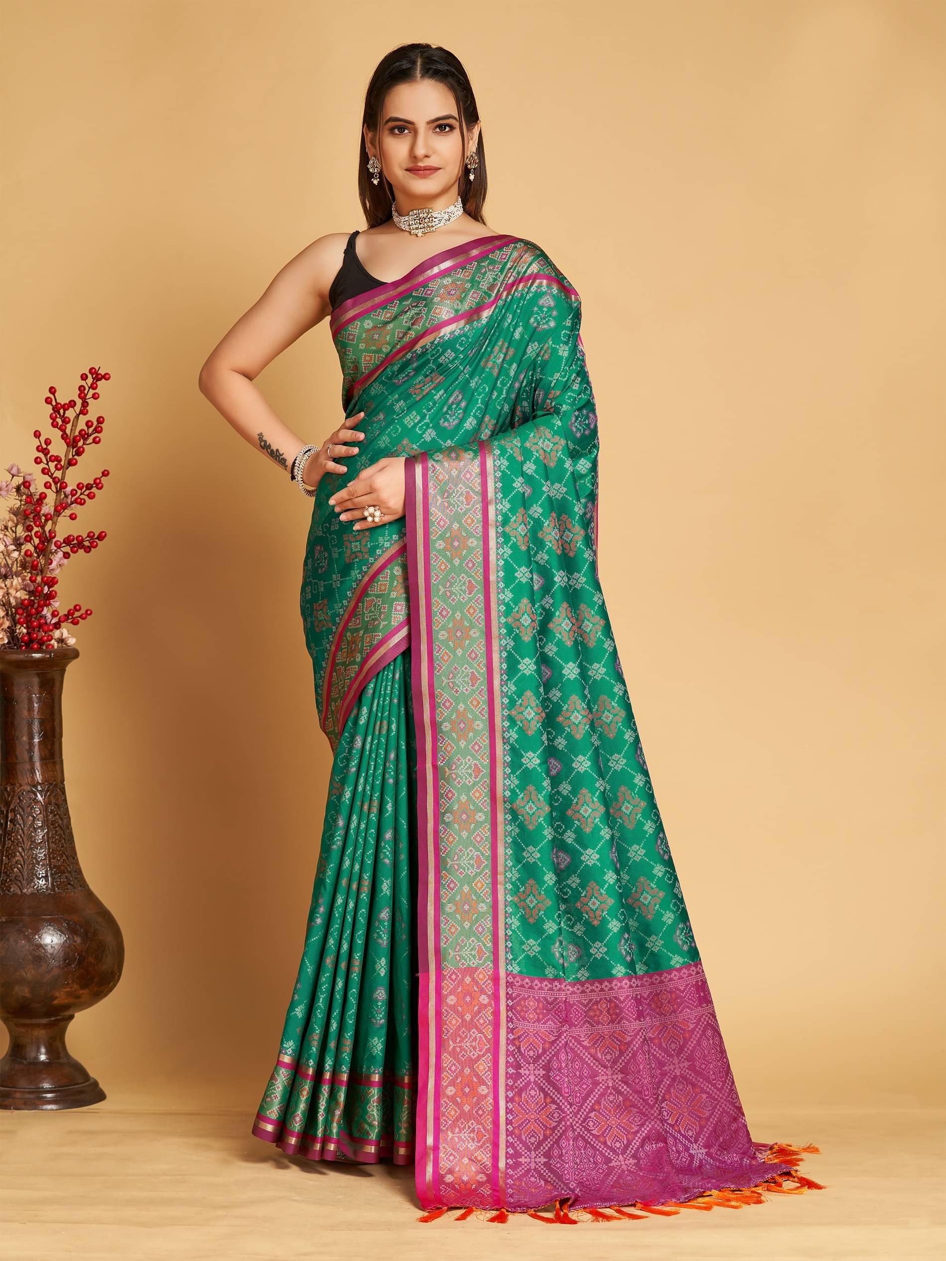 VERVIZA Jacquard Embroidered Saree With Unstitched Blouse Piece ( Light Green ) VERVIZA Jacquard Embroidered Saree With Unstitched Blouse Piece ( Light Green )