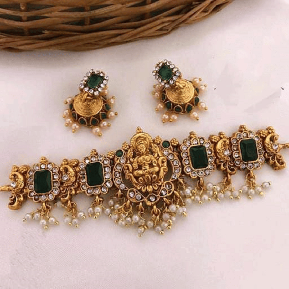 RIENTA JWL Green Alloy Necklace Set ( Pack of 1 )