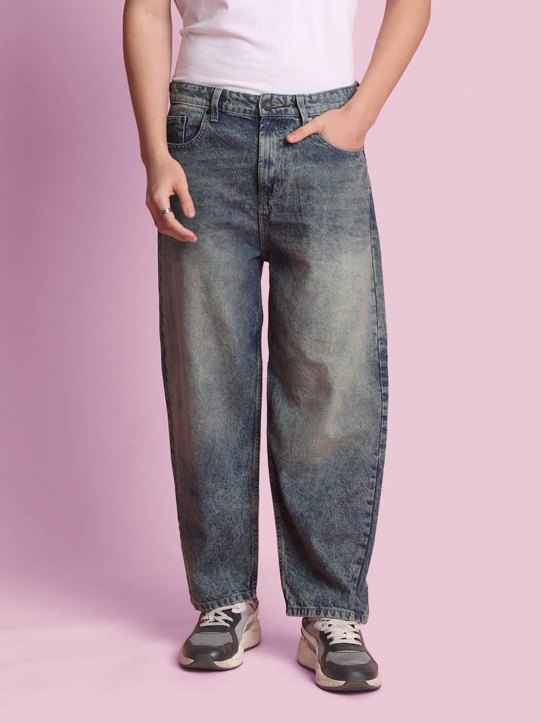 Bene Kleed Men Slash Knee Heavy Fade Jeans - Jeans | Buy online on ZillyBuy