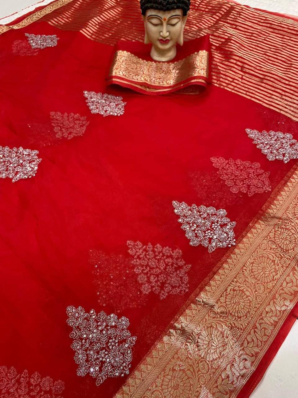     			JINAL & JINAL Organza Embroidered Saree With Unstitched Blouse Piece ( Red )