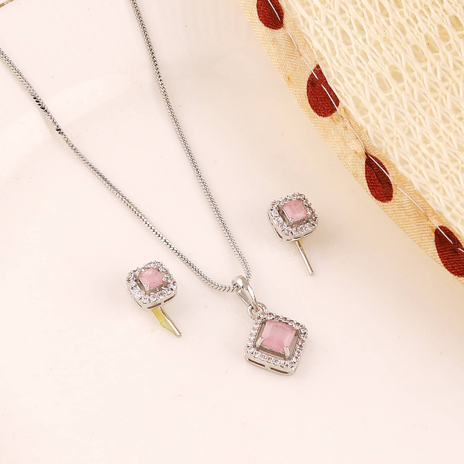     			gilher Pink Pendant set ( Pack of 1 )