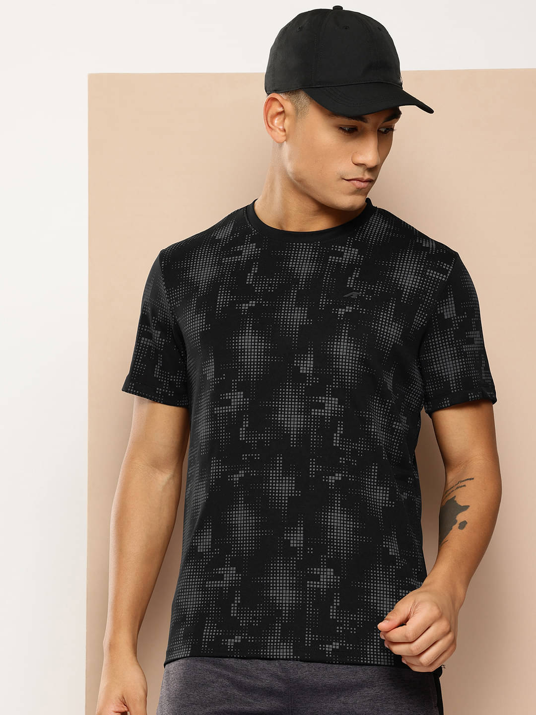 Alcis Black Polyester Slim Fit Men's Sports T-Shirt ( Pack of 1 ) Alcis Black Polyester Slim Fit Men's Sports T-Shirt ( Pack of 1 )