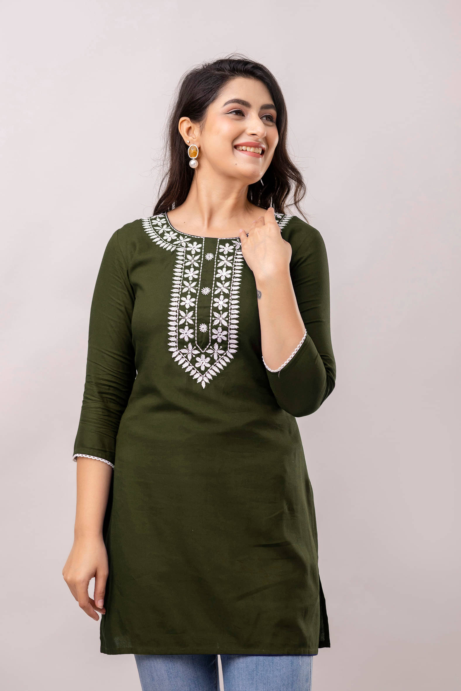 Frionkandy Pack of 1 Rayon Embroidered Straight Women's Kurti - ( Green )     			Frionkandy Pack of 1 Rayon Embroidered Straight Women's Kurti - ( Green )