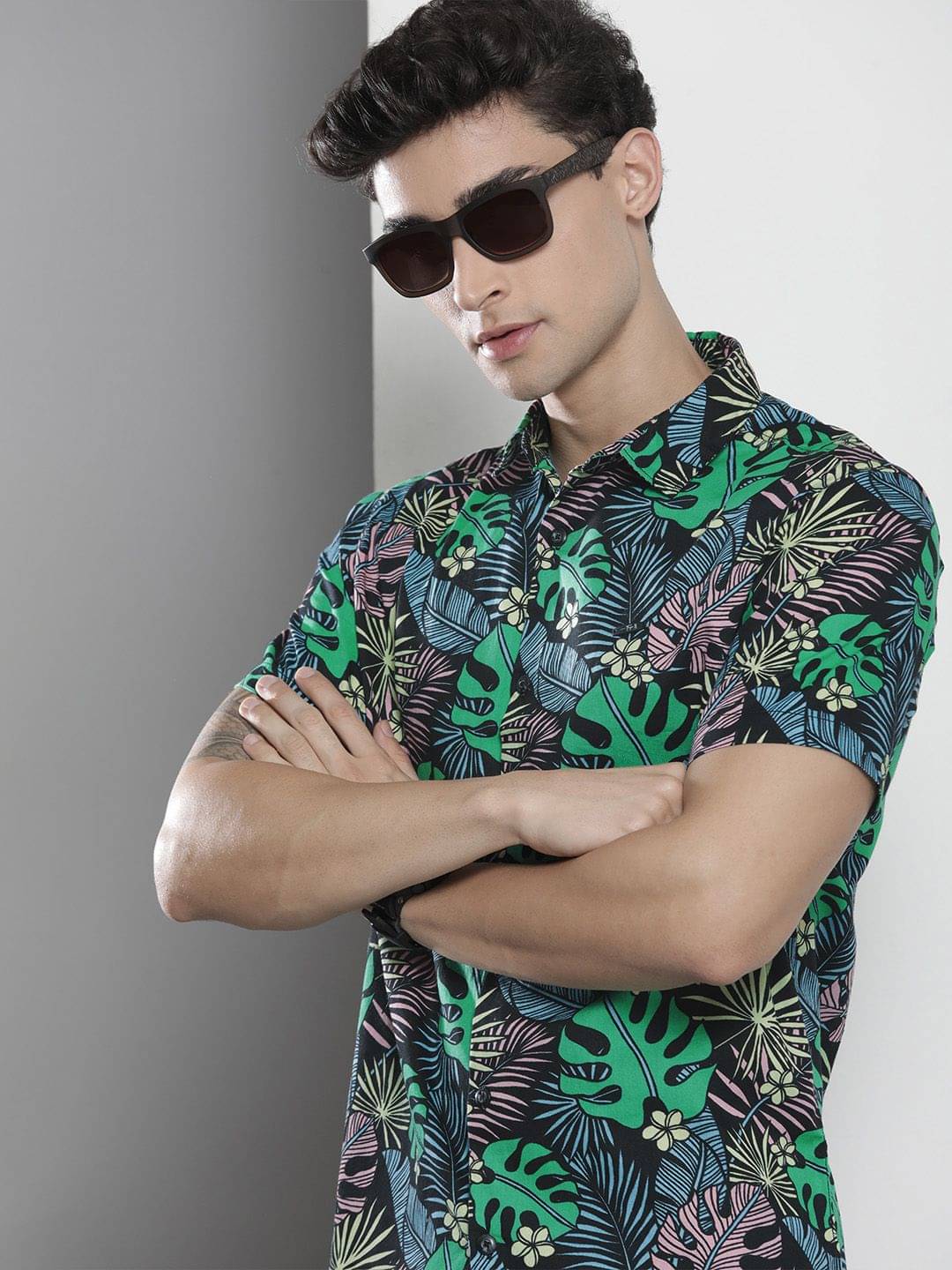     			The Indian Garage Co Men Black Floral Printed Casual Shirt