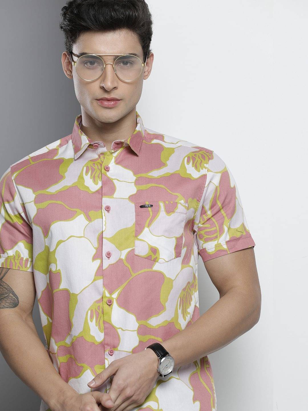     			The Indian Garage Co Men Pink & White Floral Printed Casual Shirt