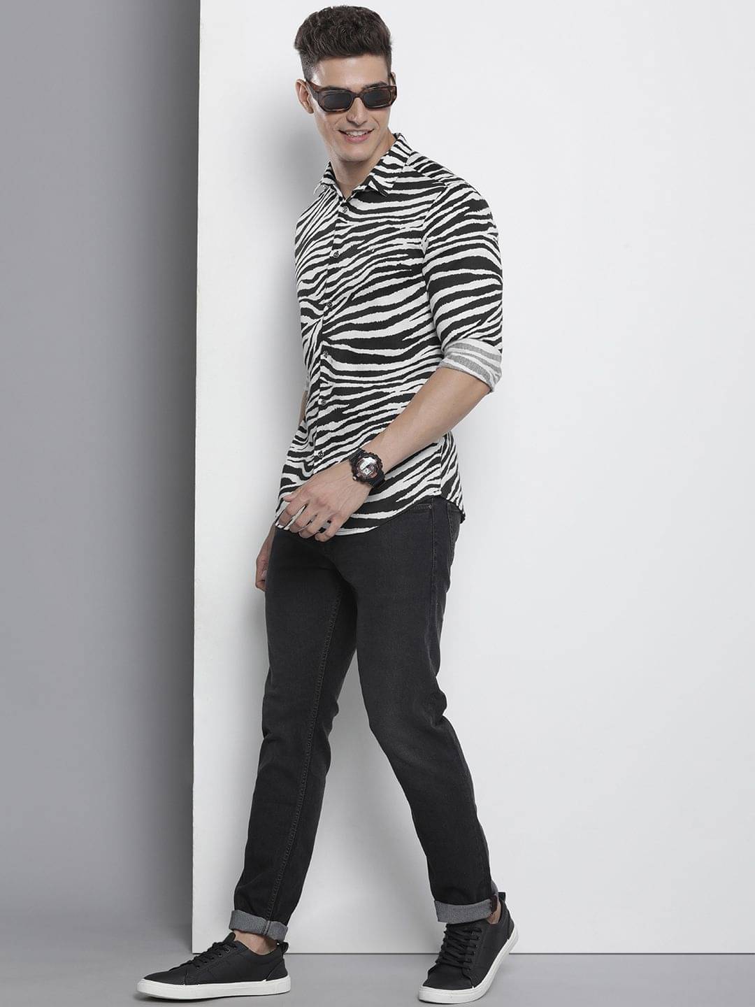     			The Indian Garage Co Men Slim Fit Animal Printed Cotton Casual Shirt