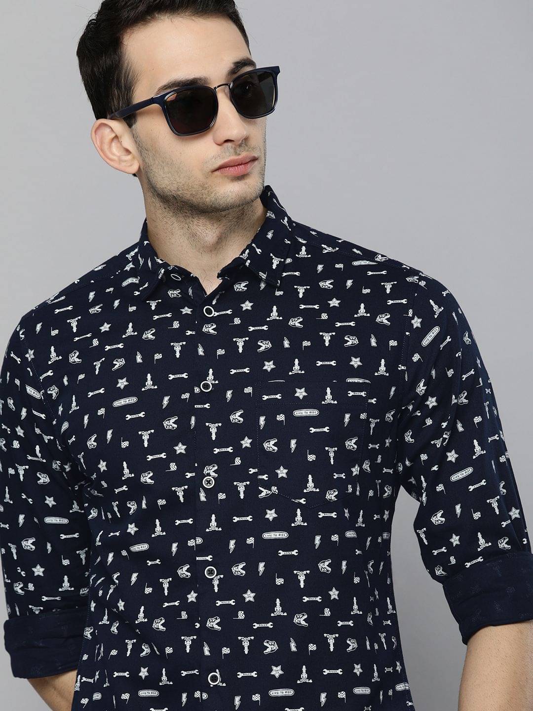     			The Indian Garage Co Men Navy Blue & White Slim Fit Printed Casual Shirt