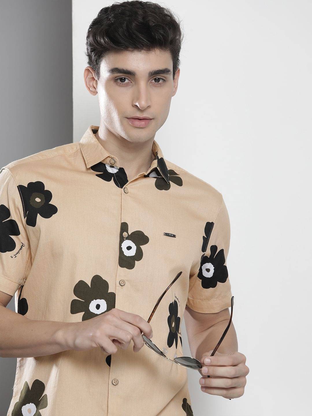     			The Indian Garage Co Men Beige Printed Casual Shirt