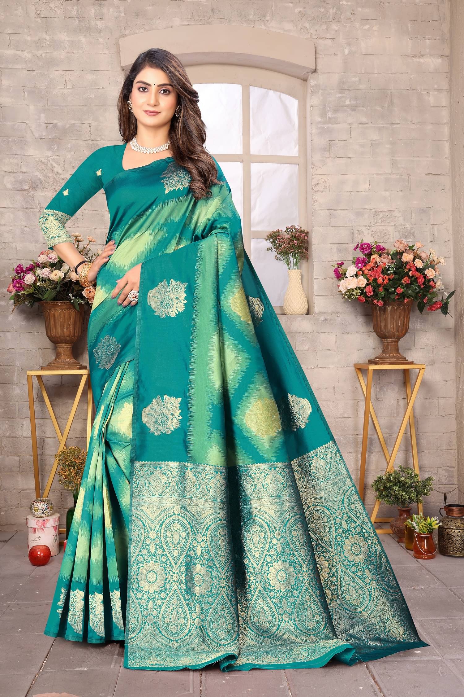 VEERAIVA Banarasi Silk Self Design Saree With Unstitched Blouse Piece ( Rama,Light Green )     			VEERAIVA Banarasi Silk Self Design Saree With Unstitched Blouse Piece ( Rama,Light Green )