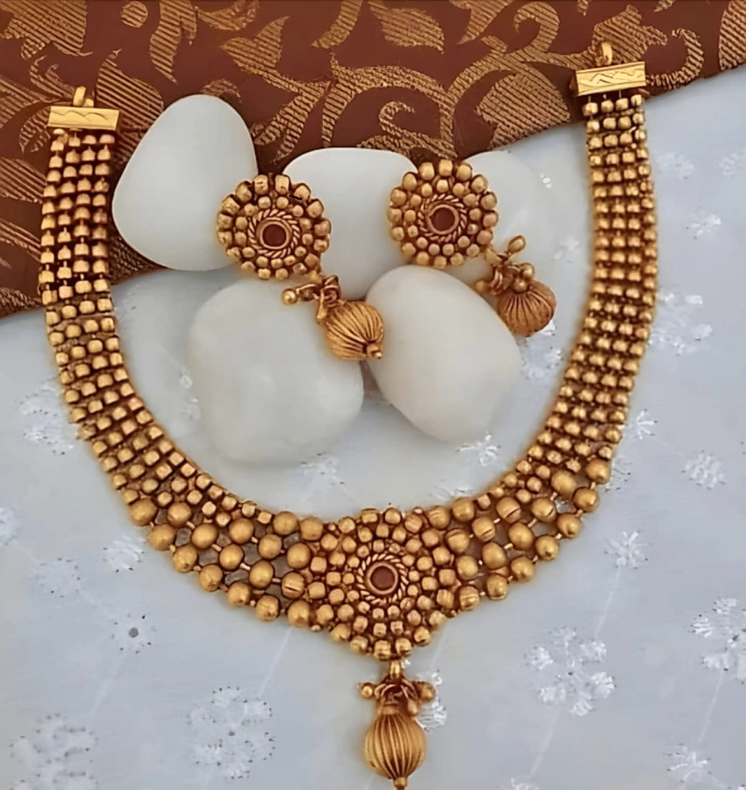 RIENTA JWL Golden Alloy Necklace Set ( Pack of 1 )