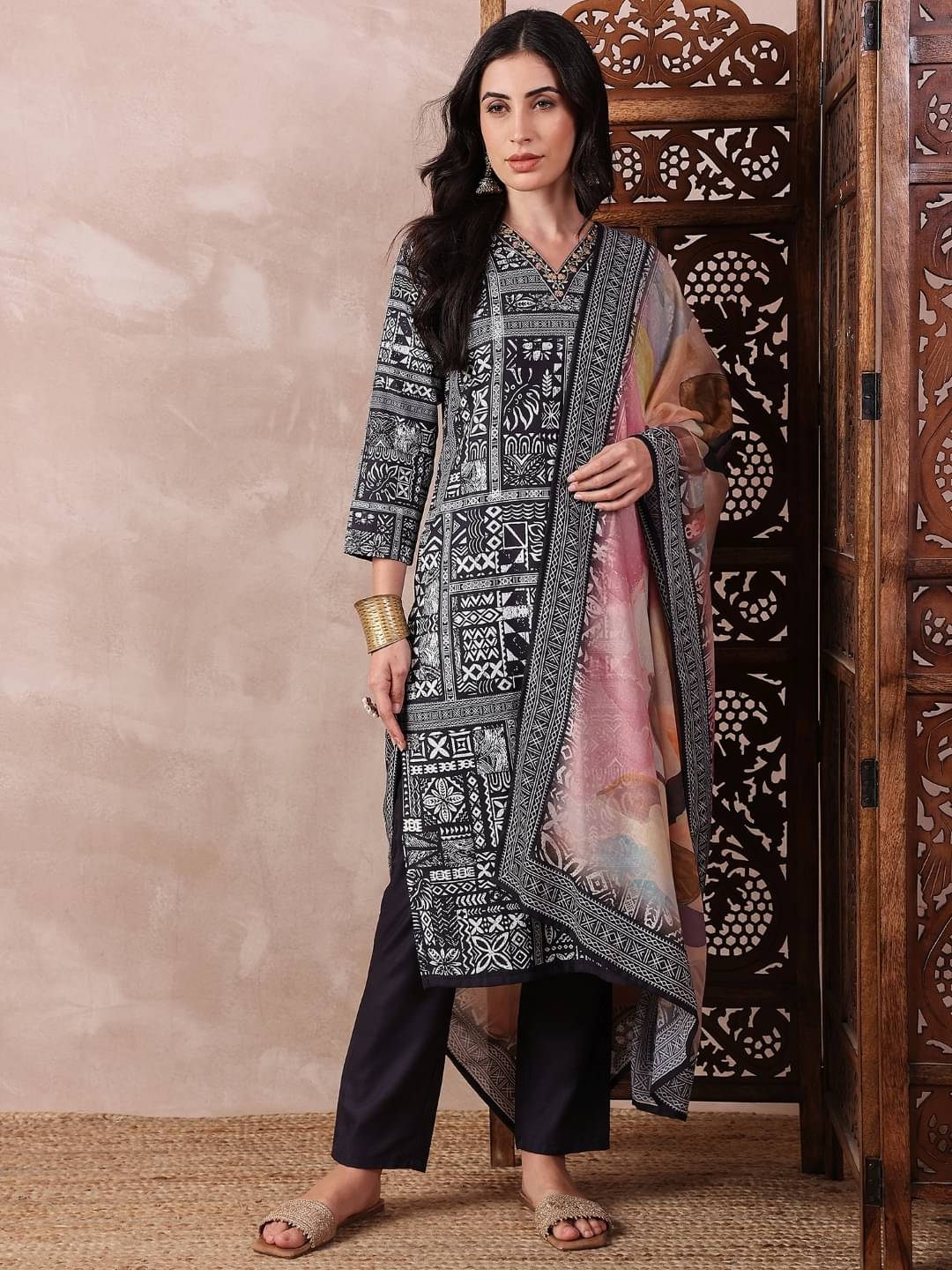 Vaamsi Silk Blend Printed Kurti With Pants Women's Stitched Salwar Suit - Black ( Pack of 1 ) Vaamsi Silk Blend Printed Kurti With Pants Women's Stitched Salwar Suit - Black ( Pack of 1 )