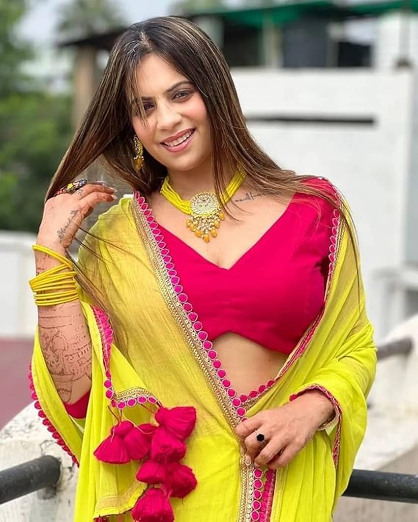 Bhuwal Fashion Georgette Solid Saree With Unstitched Blouse Piece ( Lime Green )     			Bhuwal Fashion Georgette Solid Saree With Unstitched Blouse Piece ( Lime Green )