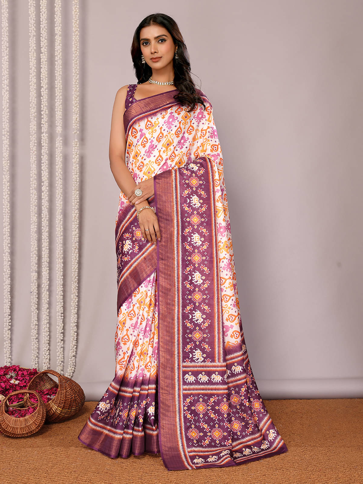 Janasya Chanderi Printed Saree With Unstitched Blouse Piece ( White ) Janasya Chanderi Printed Saree With Unstitched Blouse Piece ( White )