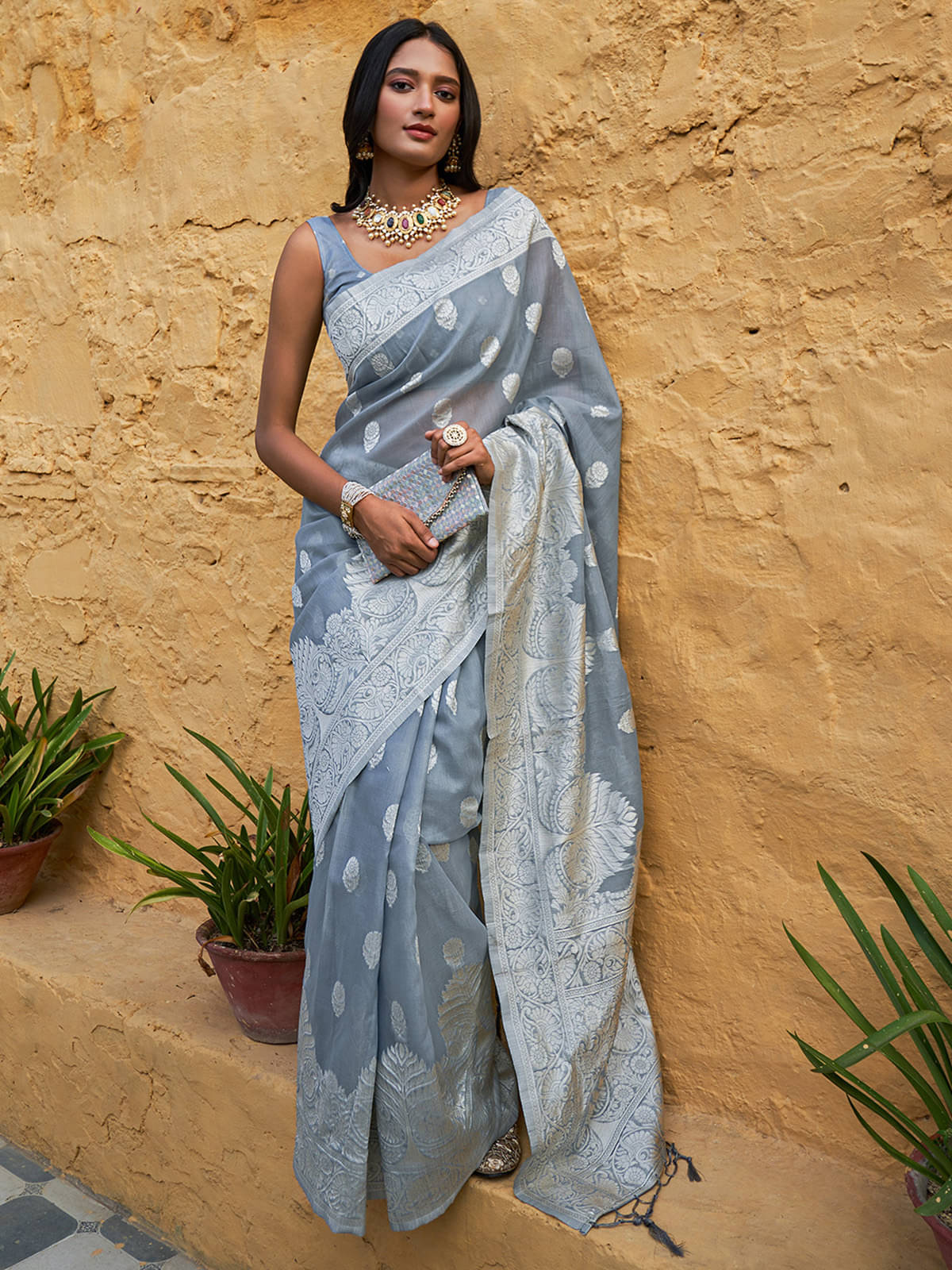     			Janasya Linen Woven Saree With Unstitched Blouse Piece ( Grey )