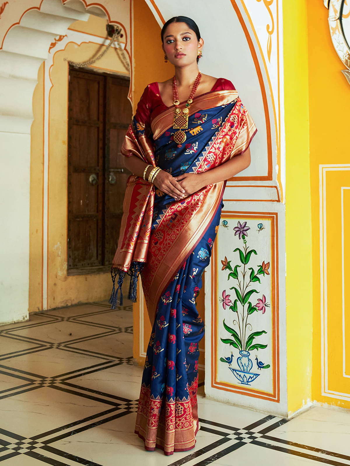     			Janasya Silk Blend Woven Saree With Unstitched Blouse Piece ( Navy Blue )