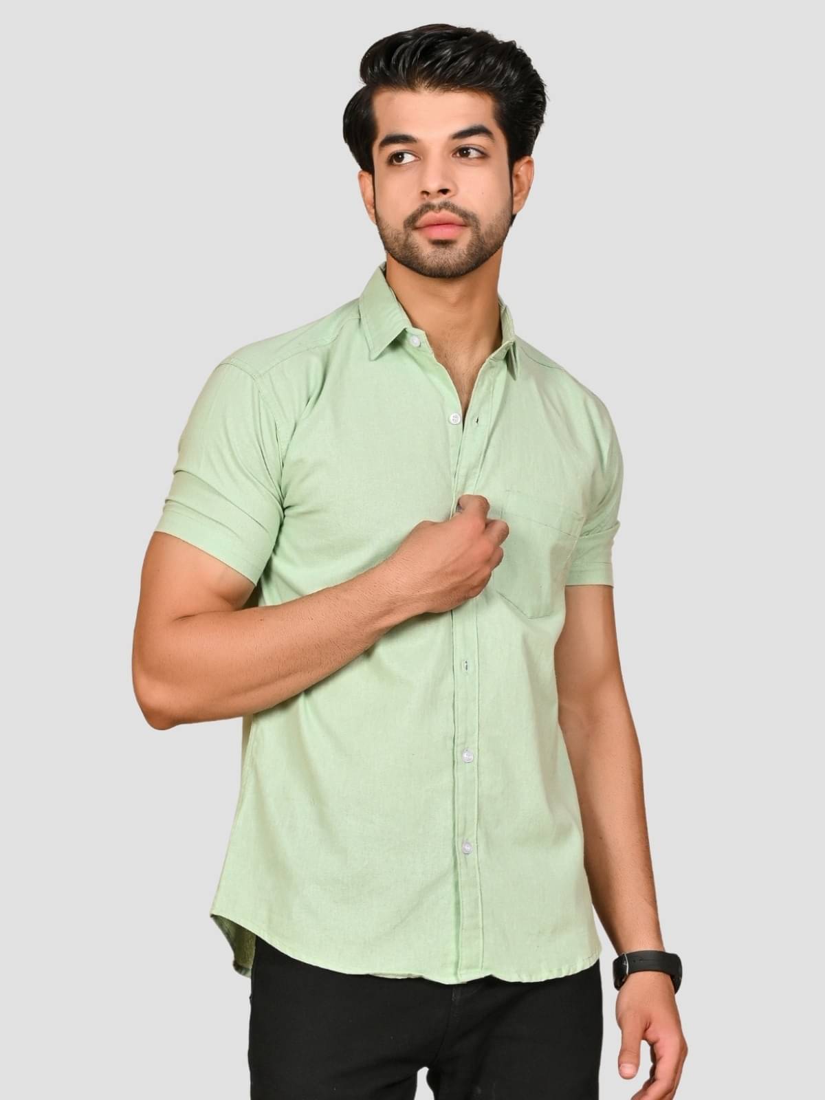 QuaClo Cotton Blend Slim Fit Solids Half Sleeves Men's Casual Shirt - Green ( Pack of 1 ) QuaClo Cotton Blend Slim Fit Solids Half Sleeves Men's Casual Shirt - Green ( Pack of 1 )