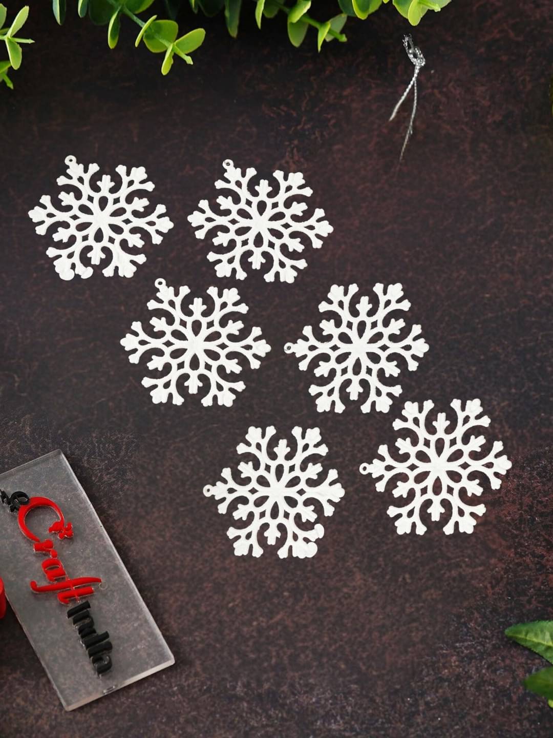     			eCraftIndia White Christmas Tree Snowflakes