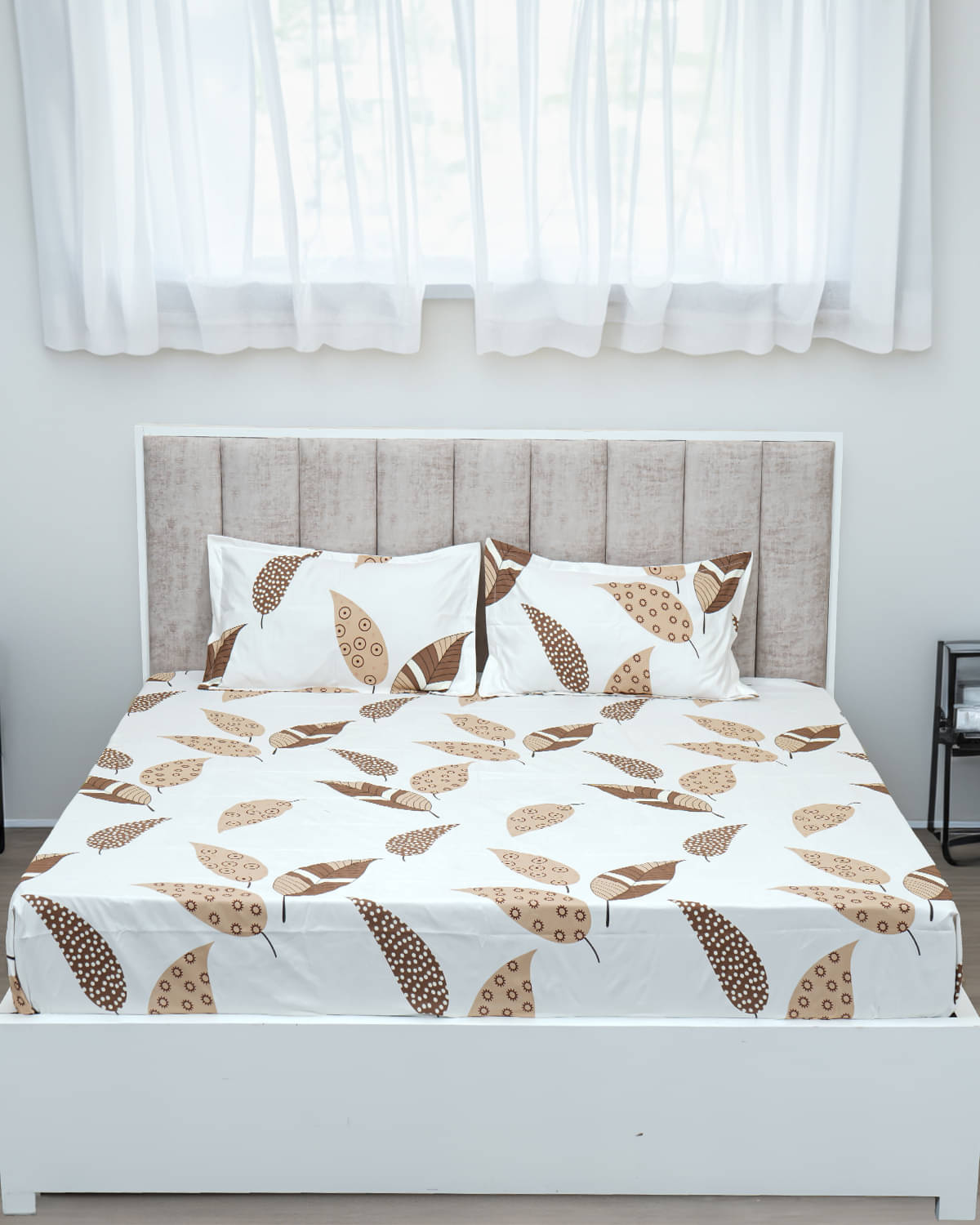 BELLA TRUE Polyester Abstract Queen Size Reversible Comforter ( 230 x 230 cm ) - White ( ) BELLA TRUE Polyester Abstract Queen Size Reversible Comforter ( 230 x 230 cm ) - White ( )