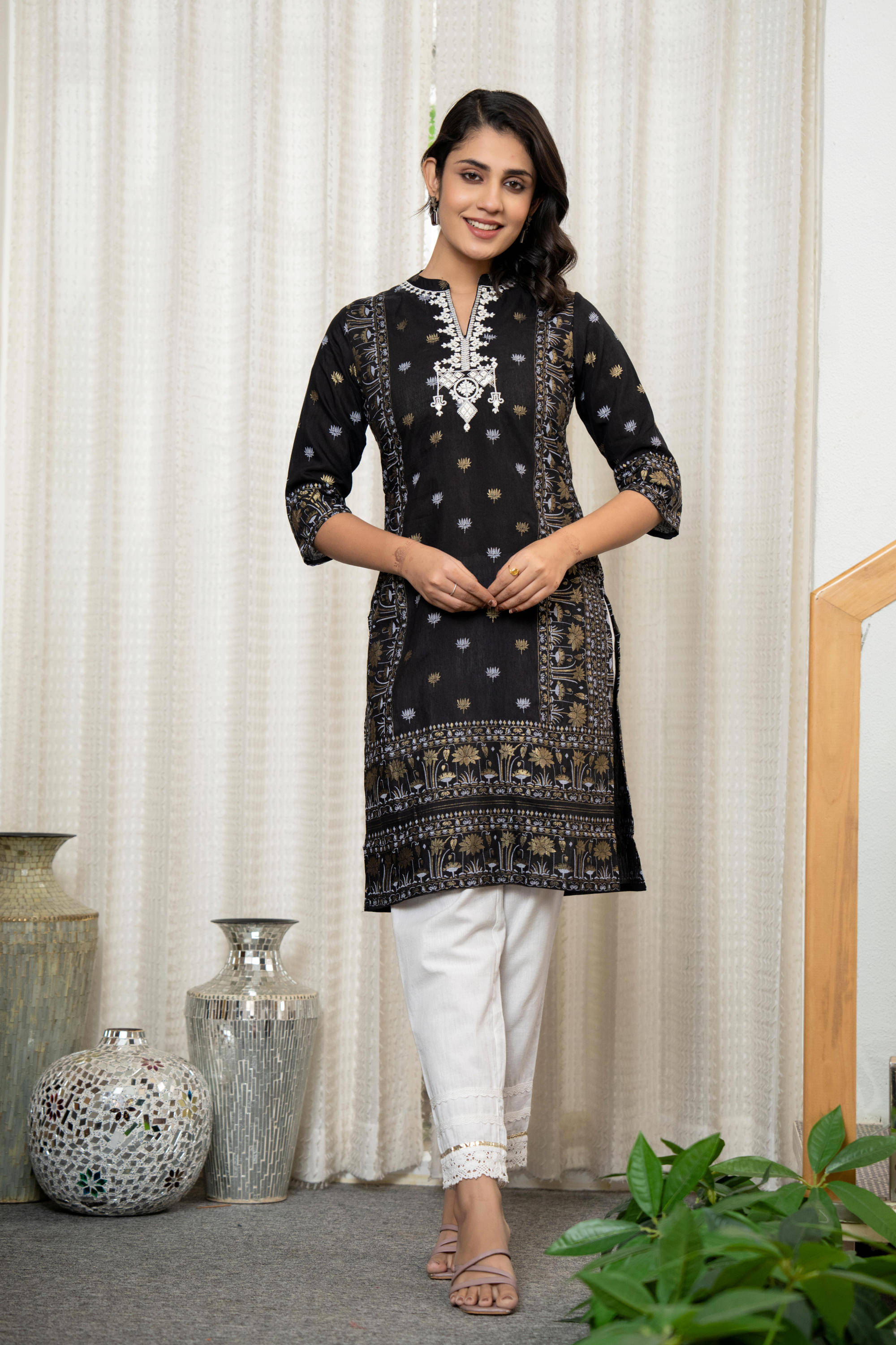     			Kurta Pack of 1 Rayon Printed Straight Women's Kurti - ( Black )