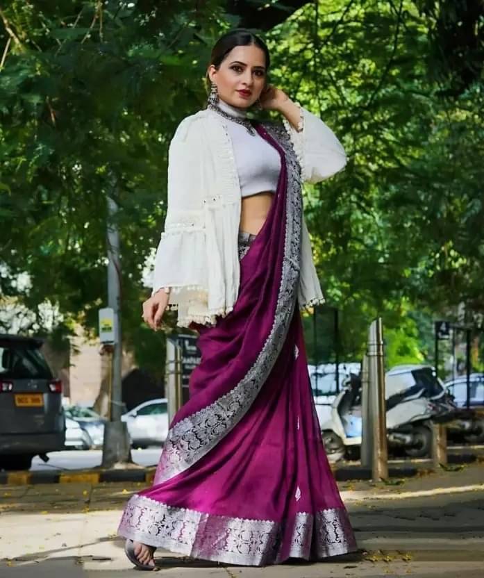 Saadhvi Silk Woven Saree With Unstitched Blouse Piece ( Wine ) Saadhvi Silk Woven Saree With Unstitched Blouse Piece ( Wine )