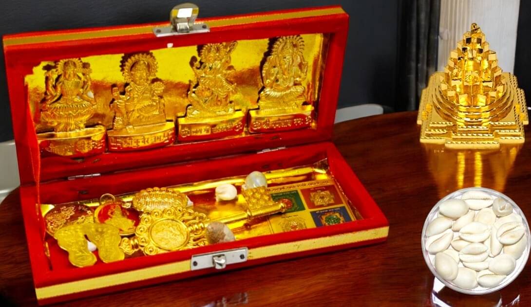     			Shri Astha Vinayak Brass Yantra