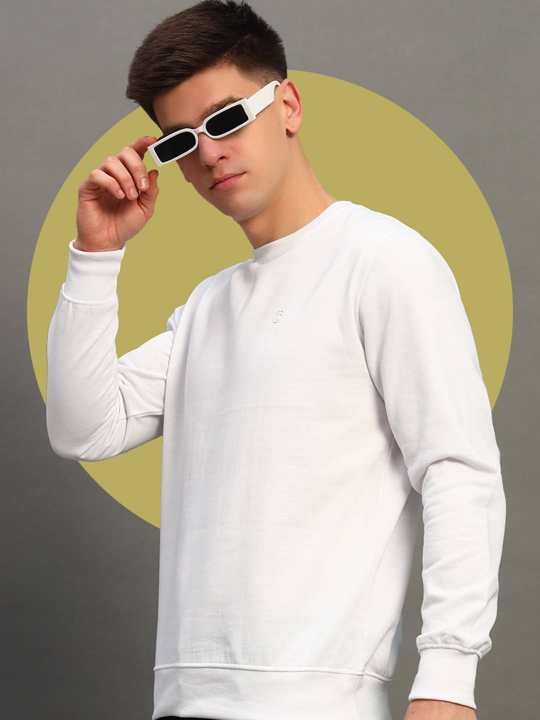 THE CASUALS Cotton Blend Round Neck Men's Sweatshirt - White ( Pack of 1 )     			THE CASUALS Cotton Blend Round Neck Men's Sweatshirt - White ( Pack of 1 )